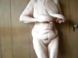 Русокоса тийнейджърка хвана грудастата си мащеха българско порно видео да се дърпа от BF