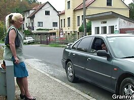 По дяволите секси пътник получава путка набит и награден българско порн с лице
