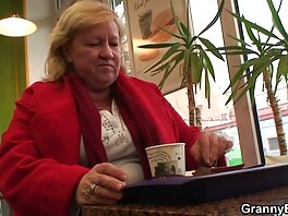 Мама с големи цици се радва на кучето българско аматьорско порно на доведеното дете във влажна вагина